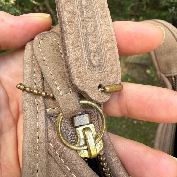Mini zip ergo, in lovely sand!  So chic for fall! - Picture 12 of 14